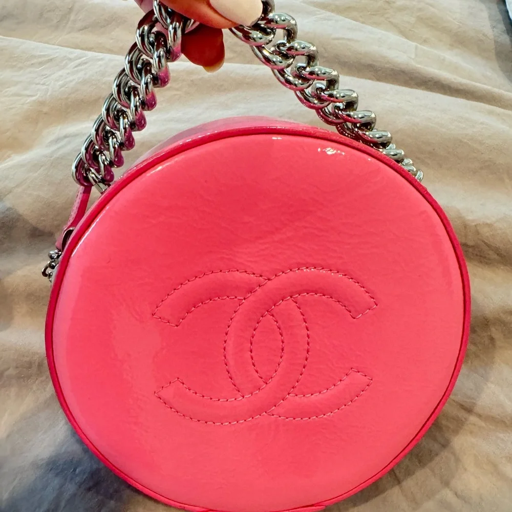 Authentic Chanel round a world bag in great condition - Picture 3 of 16